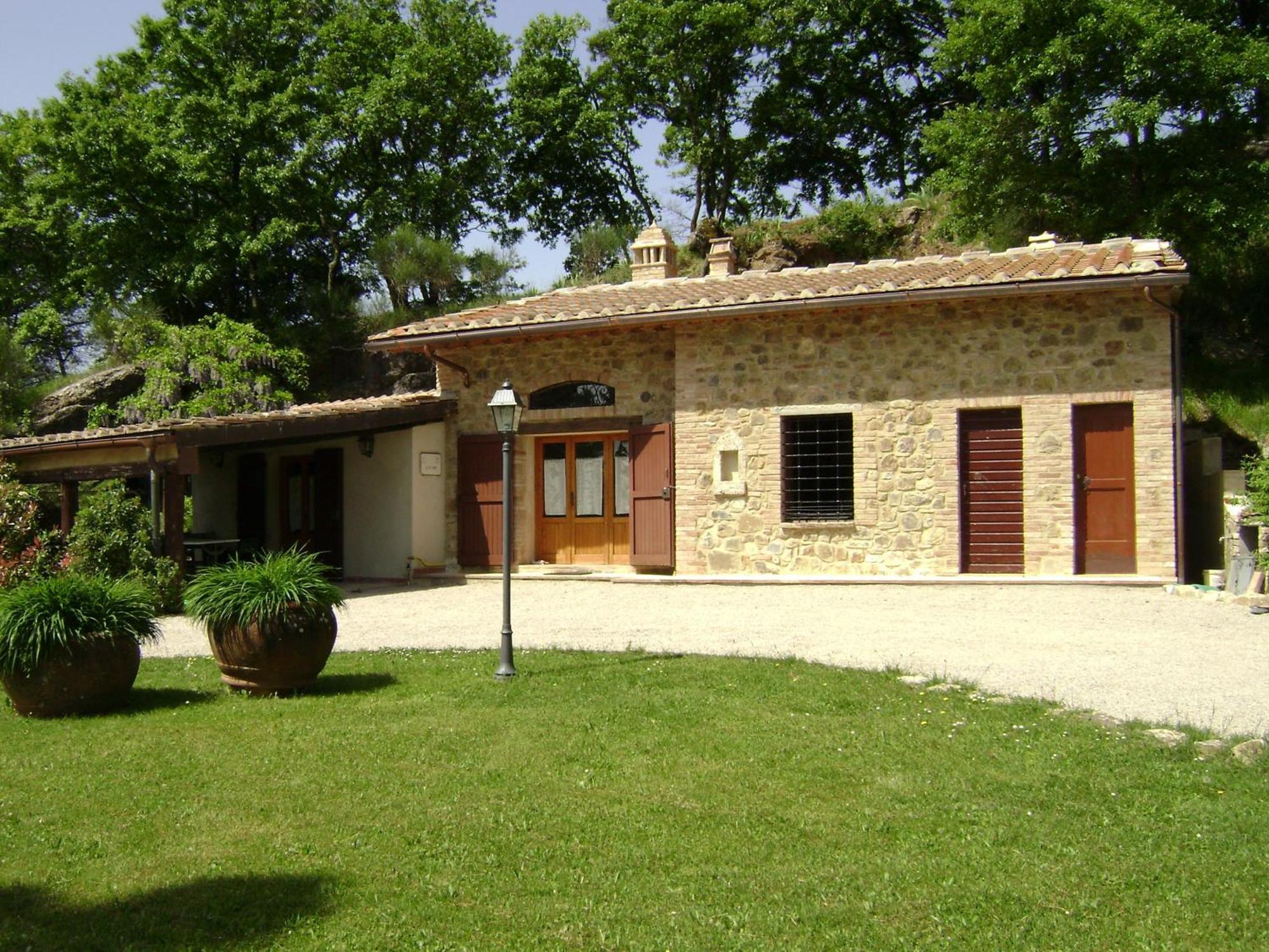 Maison d'hôtes Sassi Bianchi à Sensano Extérieur photo