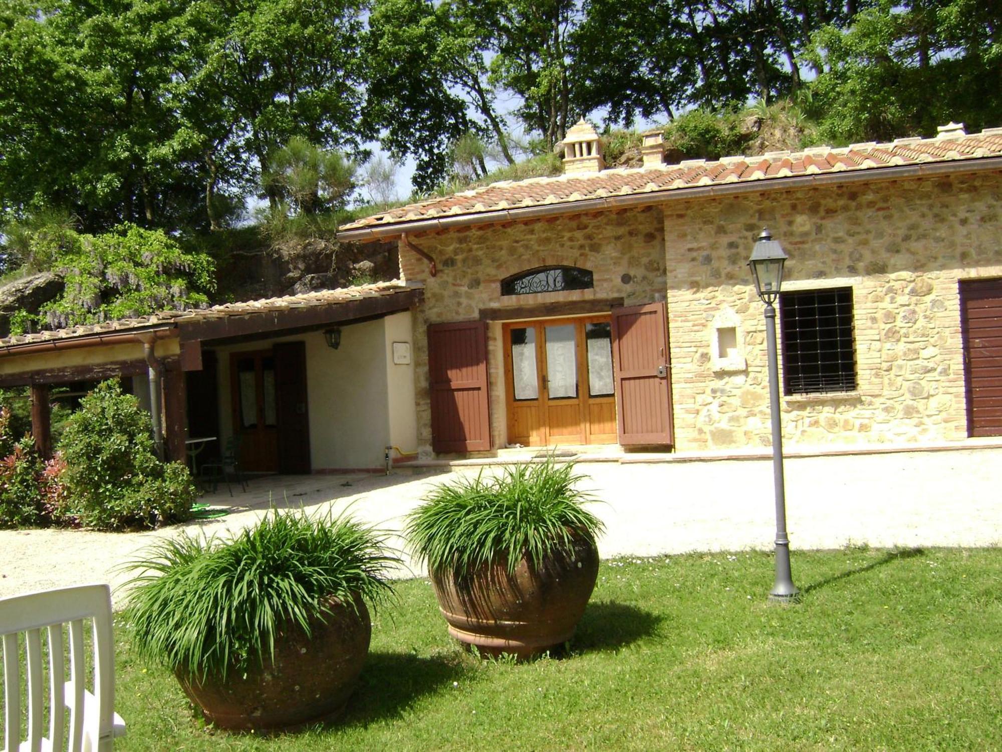 Maison d'hôtes Sassi Bianchi à Sensano Extérieur photo